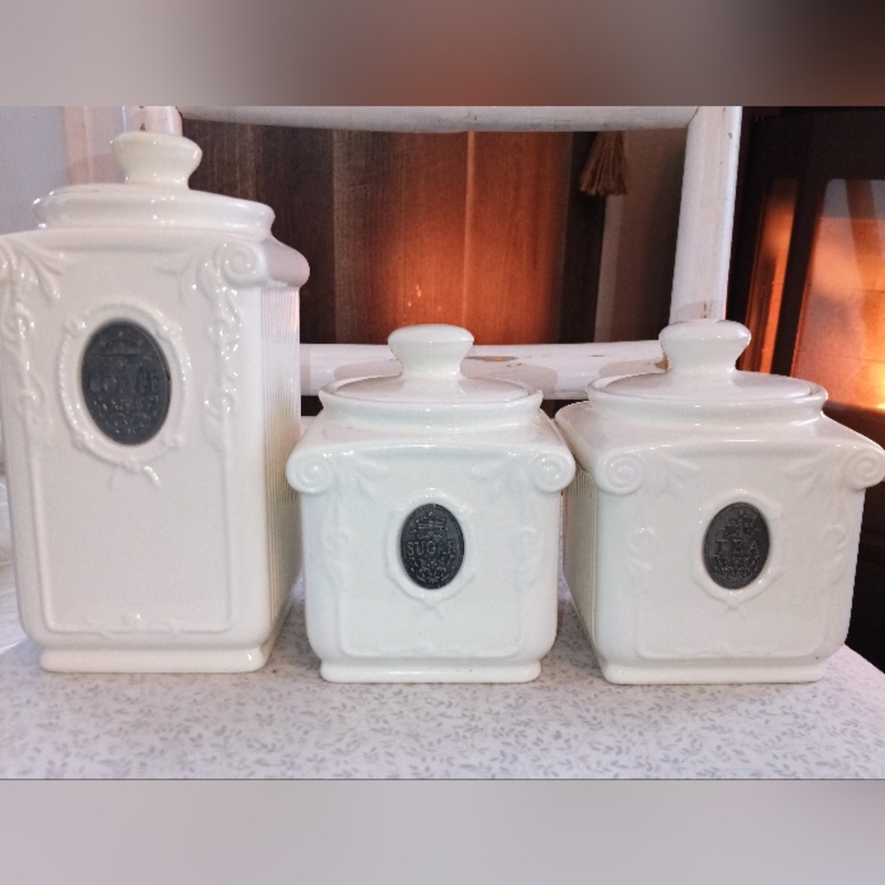 THL French Farmhouse 3 Piece White Ceramic Canister Set With Lids